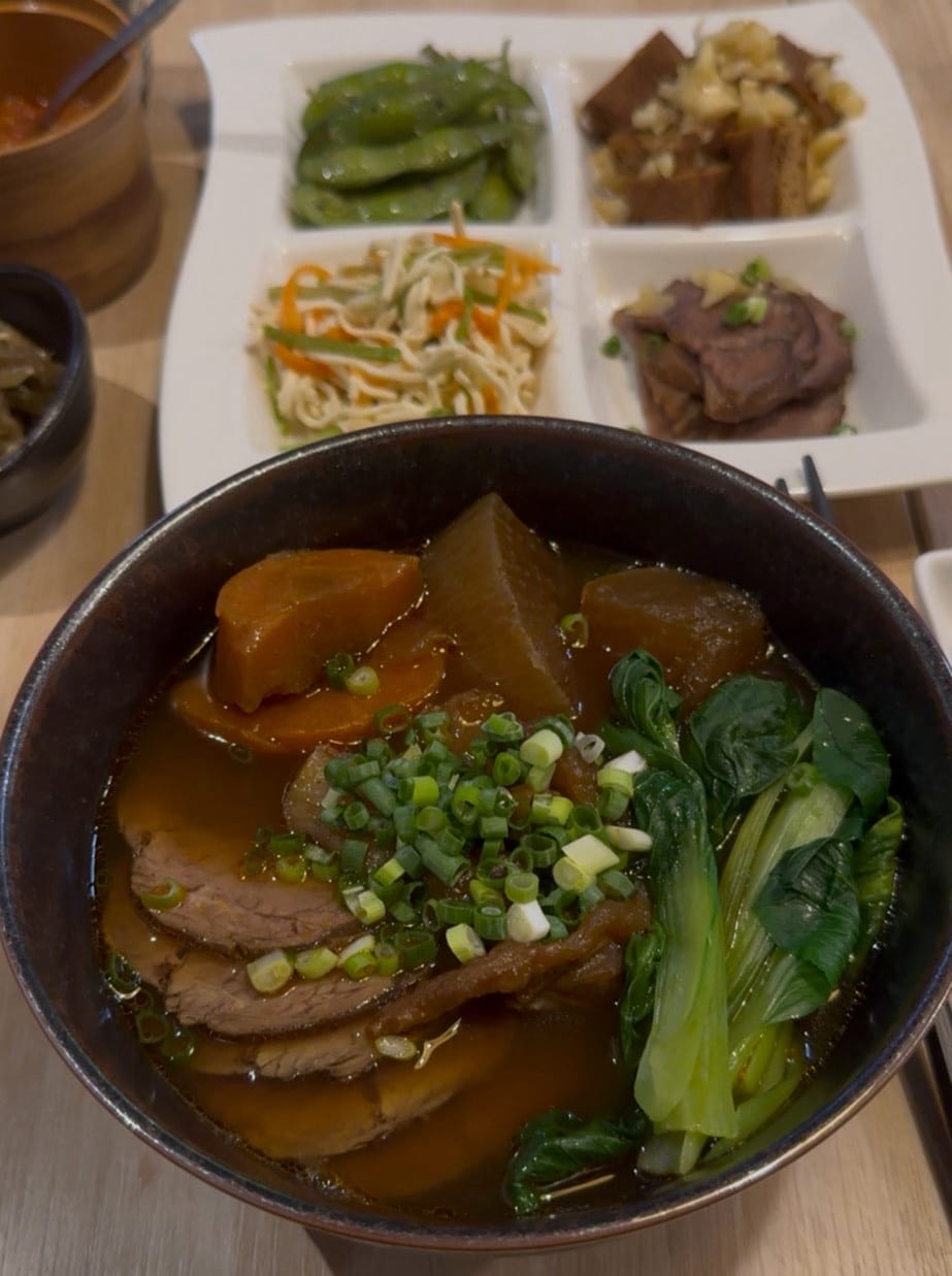 【台北中山區｜MJ餐酒館】｜秘傳老兵牛肉麵與慢燉老母雞湯麵的