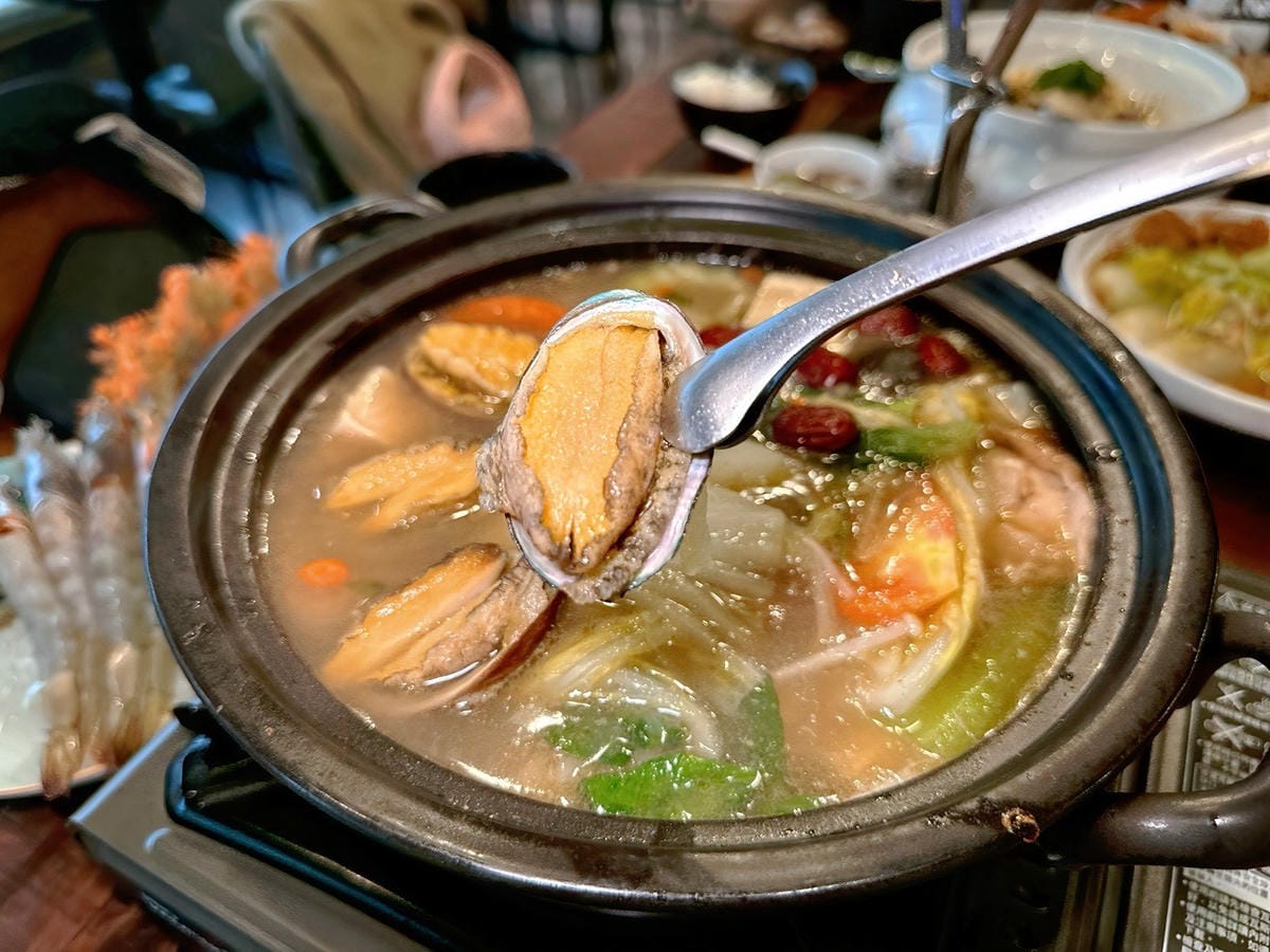 【台北大安區|仨弄砂鍋煲】|忠孝新生巷弄裡的法式溫柔,冬夜必吃的養顏蹄花鍋與熱炒! - 第26張圖 【台北大安區|仨弄砂鍋煲】|忠孝新生巷弄裡的法式溫柔,冬夜必吃的養顏蹄花鍋與熱炒!