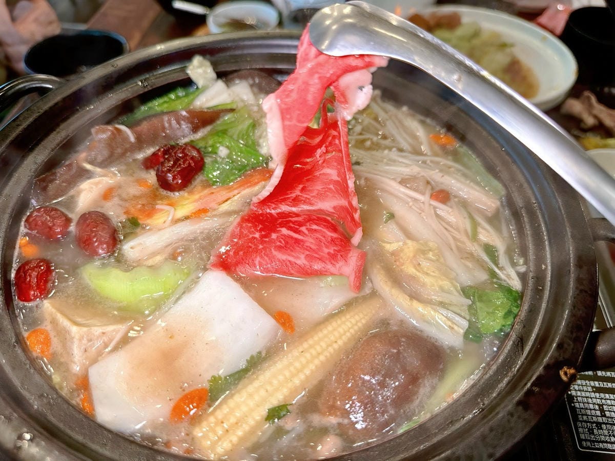 【台北大安區|仨弄砂鍋煲】|忠孝新生巷弄裡的法式溫柔,冬夜必吃的養顏蹄花鍋與熱炒! - 第32張圖 【台北大安區|仨弄砂鍋煲】|忠孝新生巷弄裡的法式溫柔,冬夜必吃的養顏蹄花鍋與熱炒!