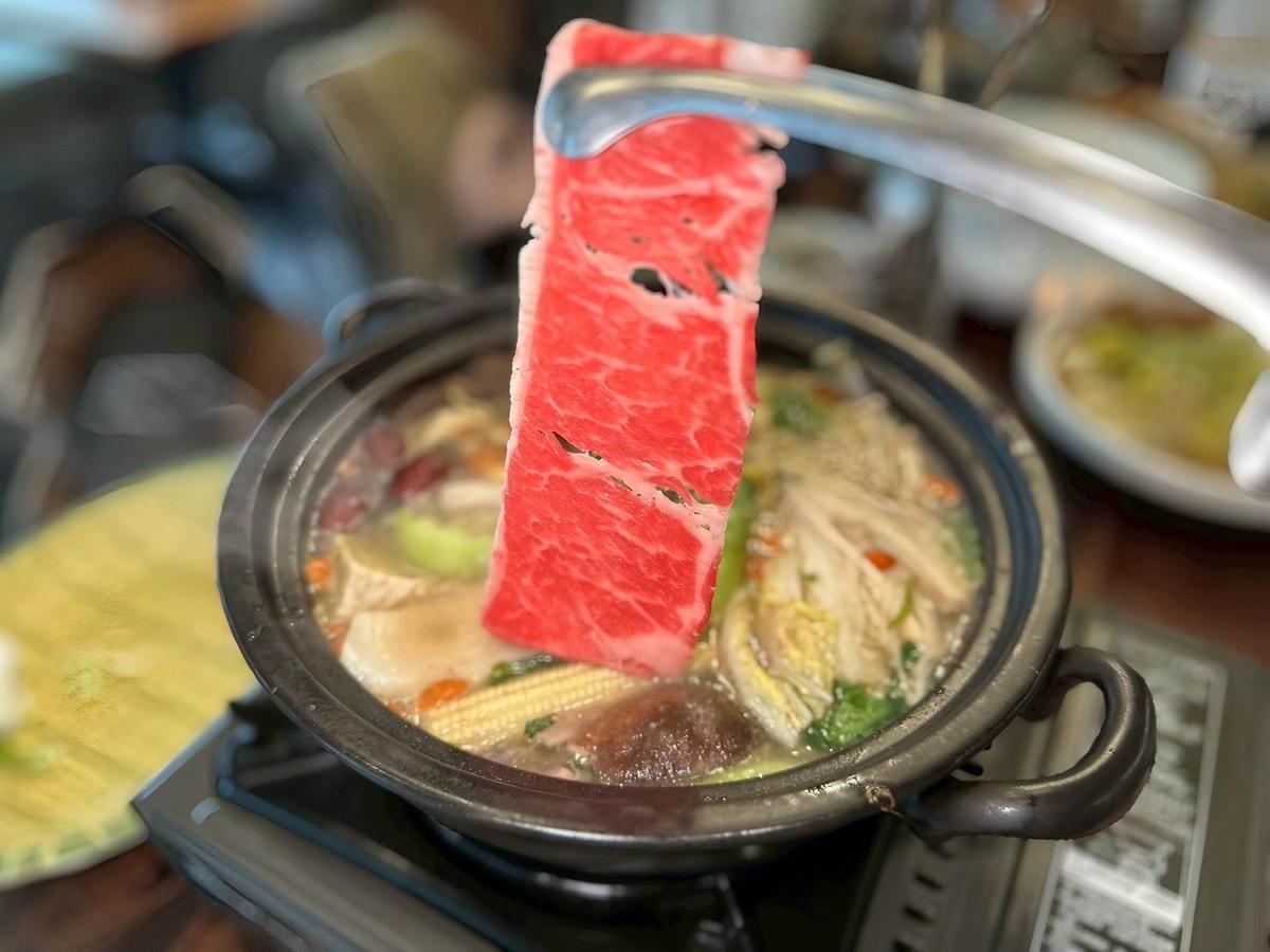 【台北大安區|仨弄砂鍋煲】|忠孝新生巷弄裡的法式溫柔,冬夜必吃的養顏蹄花鍋與熱炒! - 第31張圖 【台北大安區|仨弄砂鍋煲】|忠孝新生巷弄裡的法式溫柔,冬夜必吃的養顏蹄花鍋與熱炒!