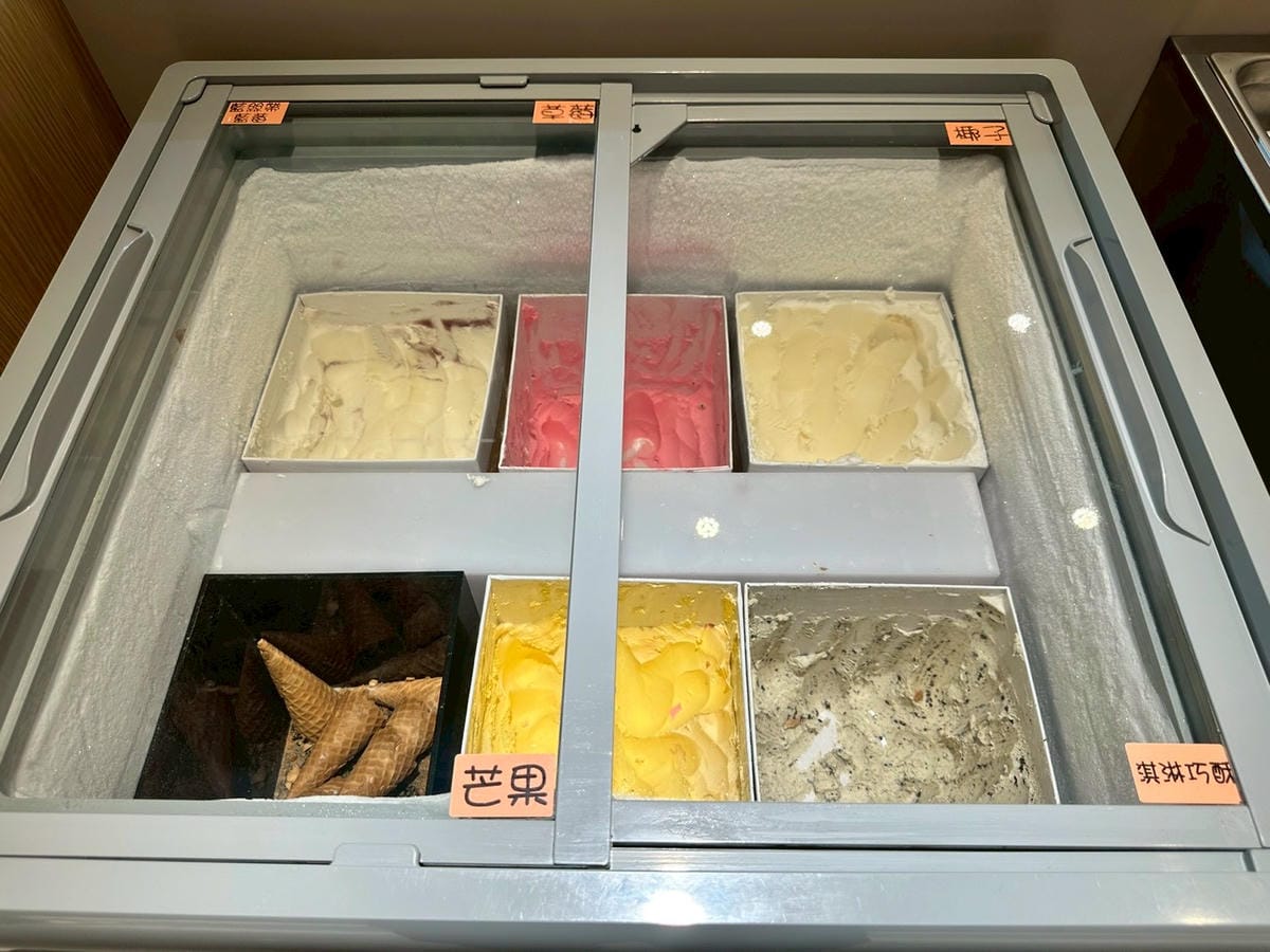 【桃園中壢區|呀屋火鍋烤串吃到飽(新開幕)】|海鮮控拍胸口推薦!滿桌海味、肉品漂亮、串燒現烤超加分,一家人吃得幸福飽飽 - 第21張圖 【桃園中壢區|呀屋火鍋烤串吃到飽(新開幕)】|海鮮控拍胸口推薦!滿桌海味、肉品漂亮、串燒現烤超加分,一家人吃得幸福飽飽