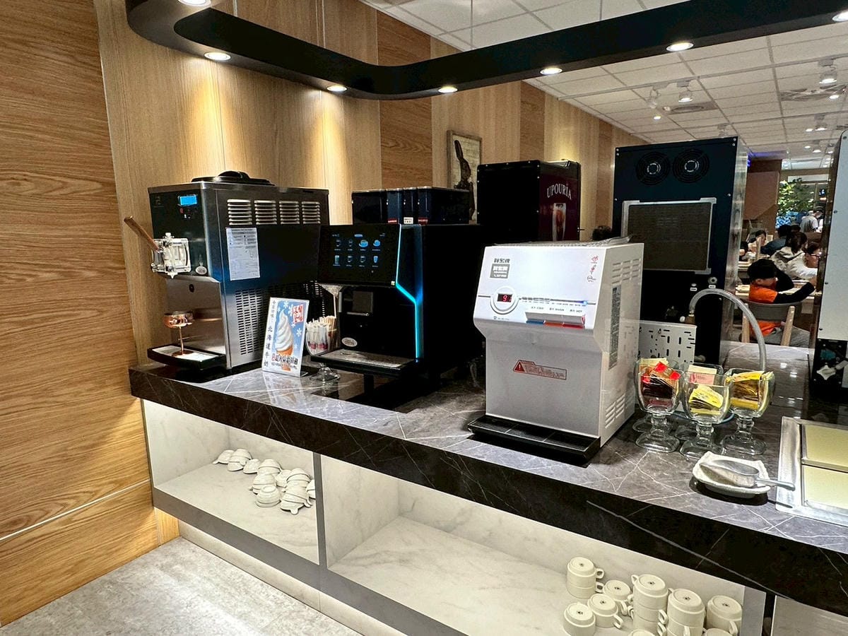 【桃園中壢區|呀屋火鍋烤串吃到飽(新開幕)】|海鮮控拍胸口推薦!滿桌海味、肉品漂亮、串燒現烤超加分,一家人吃得幸福飽飽 - 第22張圖 【桃園中壢區|呀屋火鍋烤串吃到飽(新開幕)】|海鮮控拍胸口推薦!滿桌海味、肉品漂亮、串燒現烤超加分,一家人吃得幸福飽飽