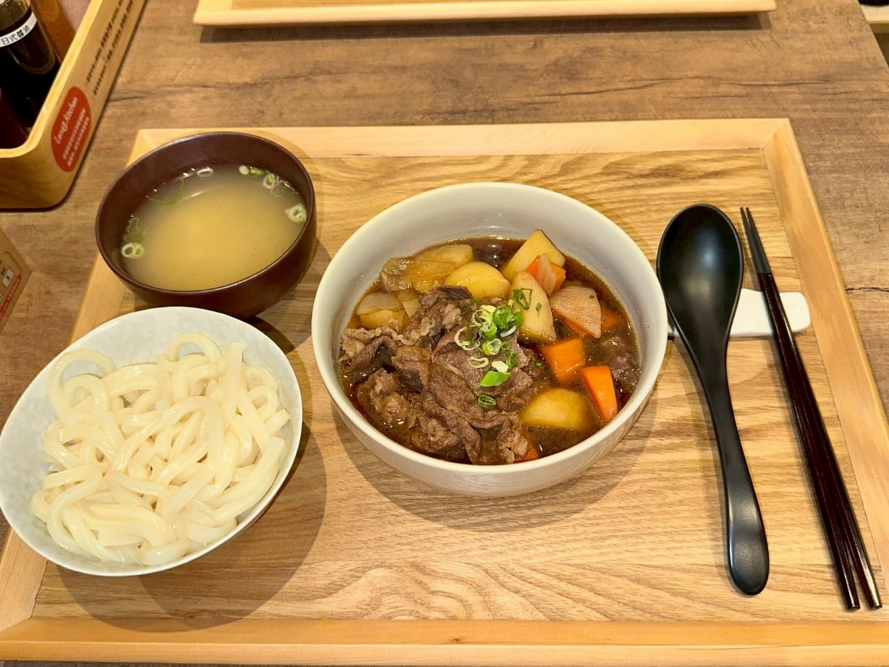 【台北松山區|Lena Kitchen 莉娜廚房】|讓身體慢慢暖起來的日式家常料理,從湯麵到定食都有讓人放鬆的味道 - 第8張圖 【台北松山區|Lena Kitchen 莉娜廚房】|讓身體慢慢暖起來的日式家常料理,從湯麵到定食都有讓人放鬆的味道