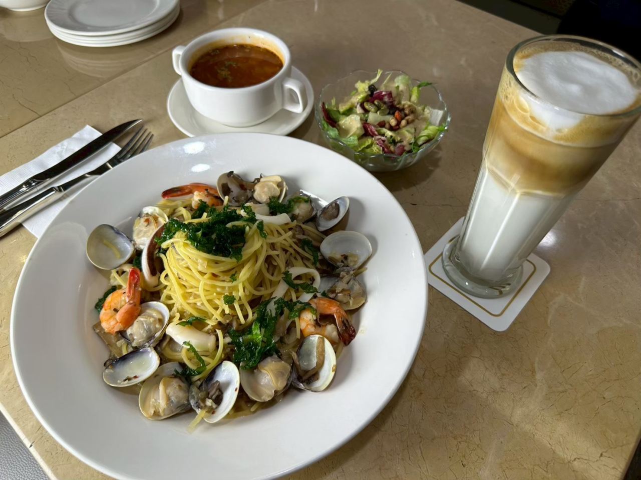 【台北南港區｜NEVERLAND Bakery Cafe】｜聖誕季的氛圍剛剛好，吃一頓帶著節日氣息的午餐