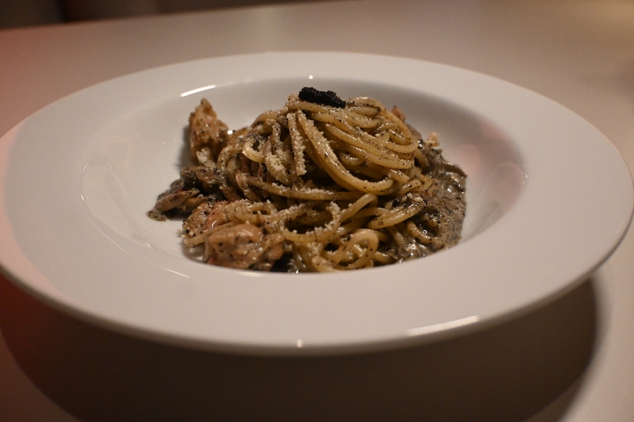 【台北大安區｜K Plus x Mirana】這間必存！仁愛路最神聯名 ☕️x🍸 高質感裝潢、頂級餐點，今晚不醉不歸。