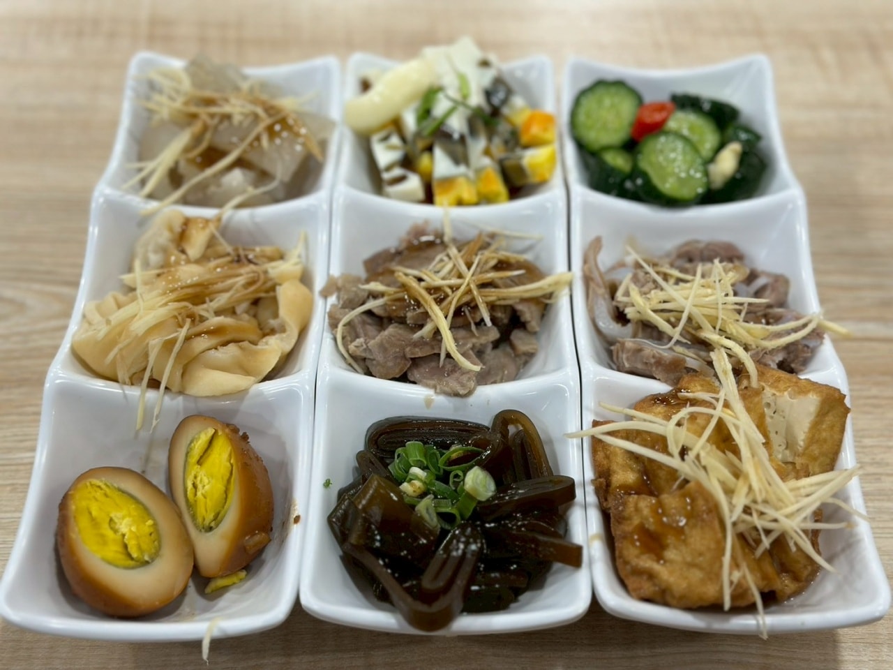 【新北中和區|中和米粉湯】宵夜首選!比手掌還大的「霸王煎」雙倍鮮蚵太震撼,內用續湯免費,在地人私藏點餐攻略! - 第13張圖 【新北中和區|中和米粉湯】宵夜首選!比手掌還大的「霸王煎」雙倍鮮蚵太震撼,內用續湯免費,在地人私藏點餐攻略!