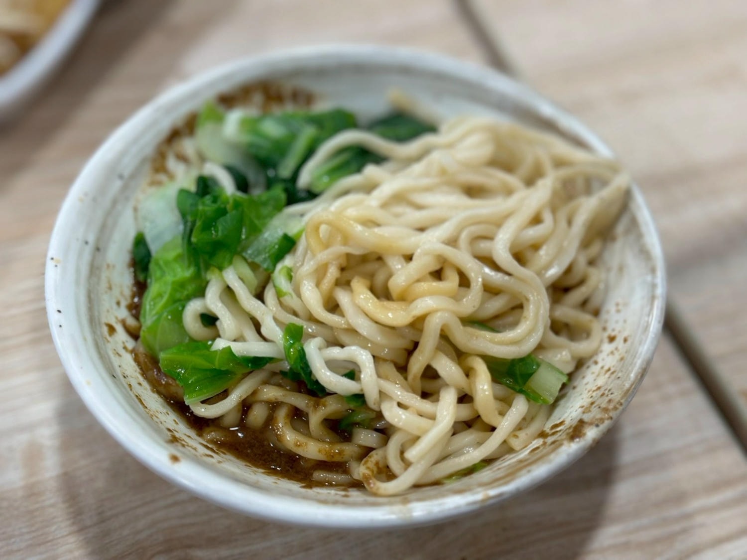 【新北中和區|中和米粉湯】宵夜首選!比手掌還大的「霸王煎」雙倍鮮蚵太震撼,內用續湯免費,在地人私藏點餐攻略! - 第9張圖 【新北中和區|中和米粉湯】宵夜首選!比手掌還大的「霸王煎」雙倍鮮蚵太震撼,內用續湯免費,在地人私藏點餐攻略!