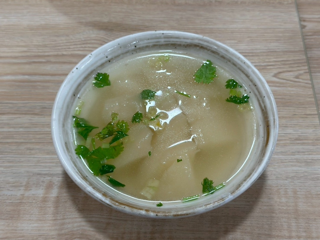 【新北中和區|中和米粉湯】宵夜首選!比手掌還大的「霸王煎」雙倍鮮蚵太震撼,內用續湯免費,在地人私藏點餐攻略! - 第12張圖 【新北中和區|中和米粉湯】宵夜首選!比手掌還大的「霸王煎」雙倍鮮蚵太震撼,內用續湯免費,在地人私藏點餐攻略!