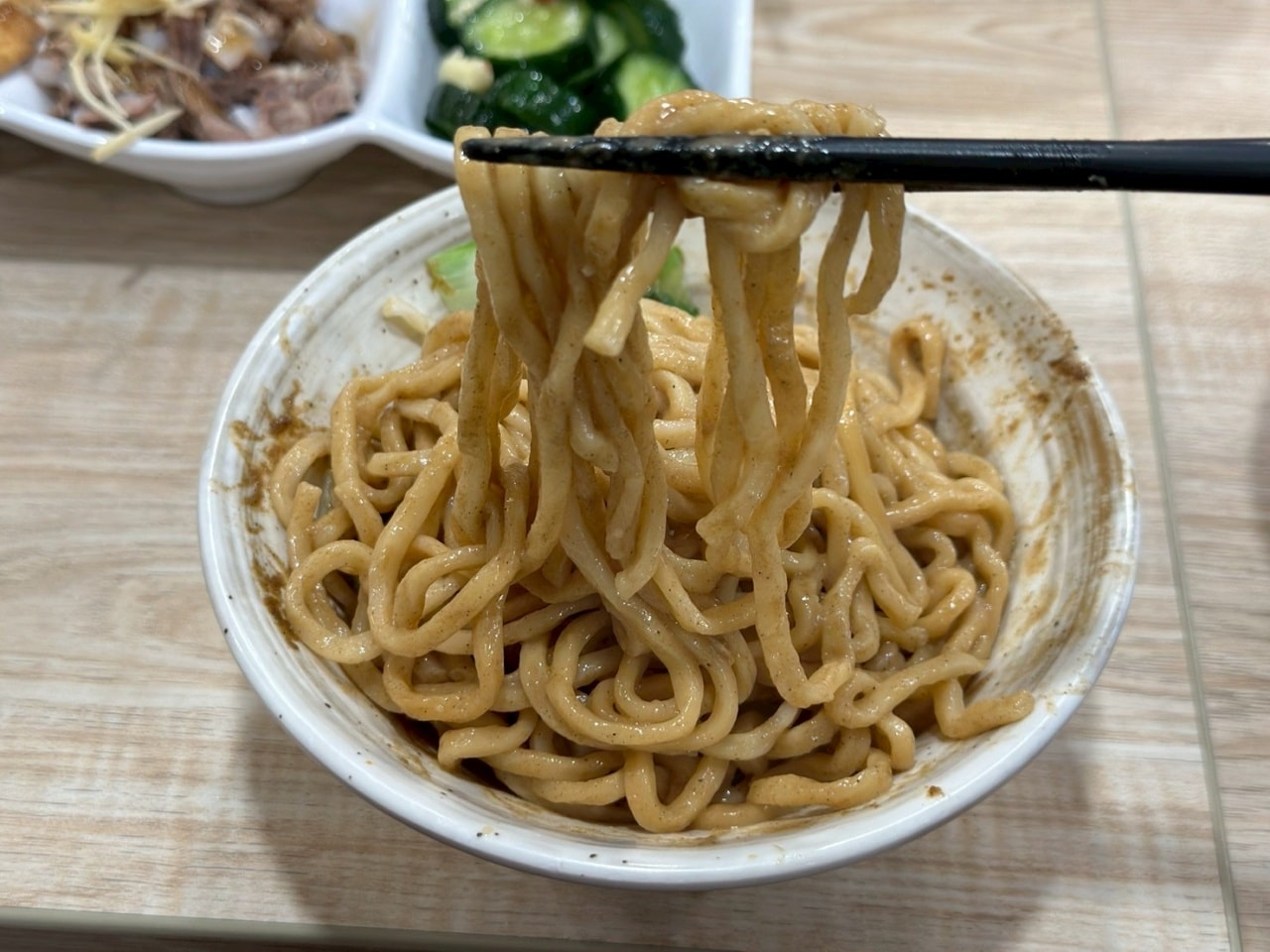 【新北中和區|中和米粉湯】宵夜首選!比手掌還大的「霸王煎」雙倍鮮蚵太震撼,內用續湯免費,在地人私藏點餐攻略! - 第10張圖 【新北中和區|中和米粉湯】宵夜首選!比手掌還大的「霸王煎」雙倍鮮蚵太震撼,內用續湯免費,在地人私藏點餐攻略!