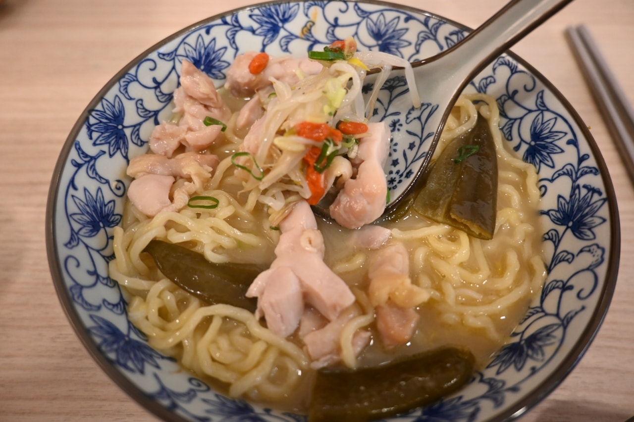 新開幕【台北市萬華區|富善雞湯麵舖】西門町必吃濃郁老母雞湯!八小時慢熬精華,內用竟然還有豆花、霜淇淋、辣菜脯吃到飽?超高 CP 值探店實測 - 第6張圖 新開幕【台北市萬華區|富善雞湯麵舖】西門町必吃濃郁老母雞湯!八小時慢熬精華,內用竟然還有豆花、霜淇淋、辣菜脯吃到飽?超高 CP 值探店實測