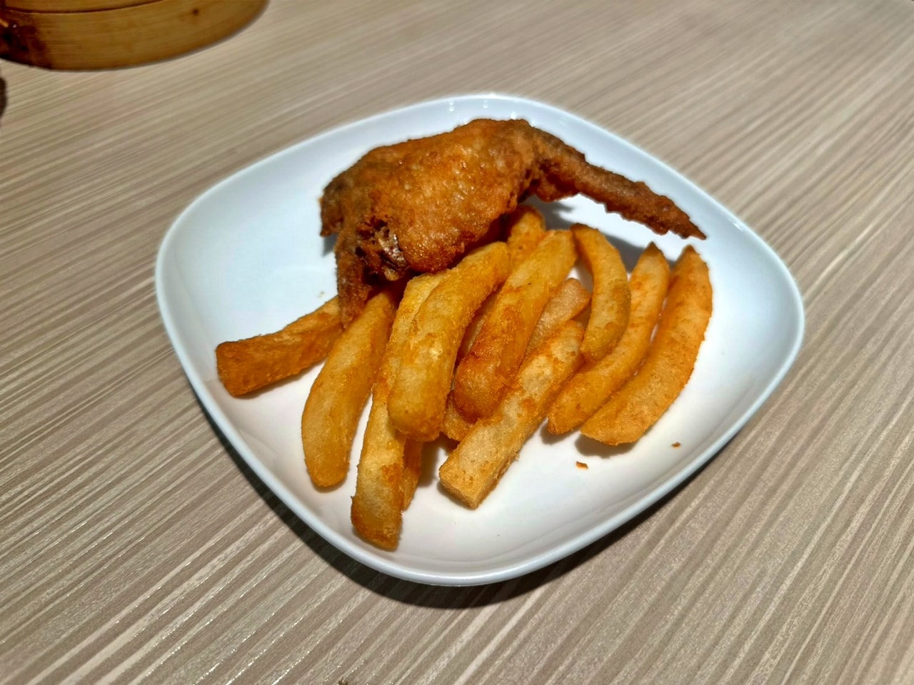 【台北市松山區|彌敦道茶餐廳】17 年老字號正統港味!16 道經典與新品全攻略,香港老闆坐鎮的巷弄傳奇 - 第11張圖 【台北市松山區|彌敦道茶餐廳】17 年老字號正統港味!16 道經典與新品全攻略,香港老闆坐鎮的巷弄傳奇