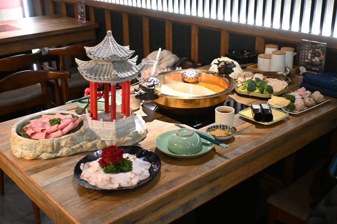 【台北市信義區|手工殿】和牛竟然在涼亭裡?精緻擺盤與紮實食材,手工火鍋愛好者的口袋名單 - 第2張圖 【台北市信義區|手工殿】和牛竟然在涼亭裡?精緻擺盤與紮實食材,手工火鍋愛好者的口袋名單