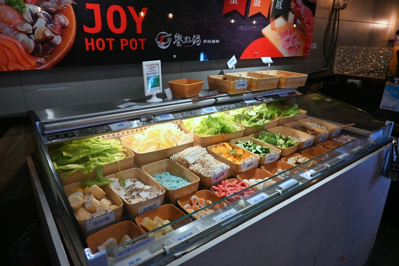【桃園火鍋｜饗點鍋-莊敬店】海味精華與 20 盎司肉山的極致對話！嚴選海鮮盤，現切熟成肉與澎湃自助吧吃到飽