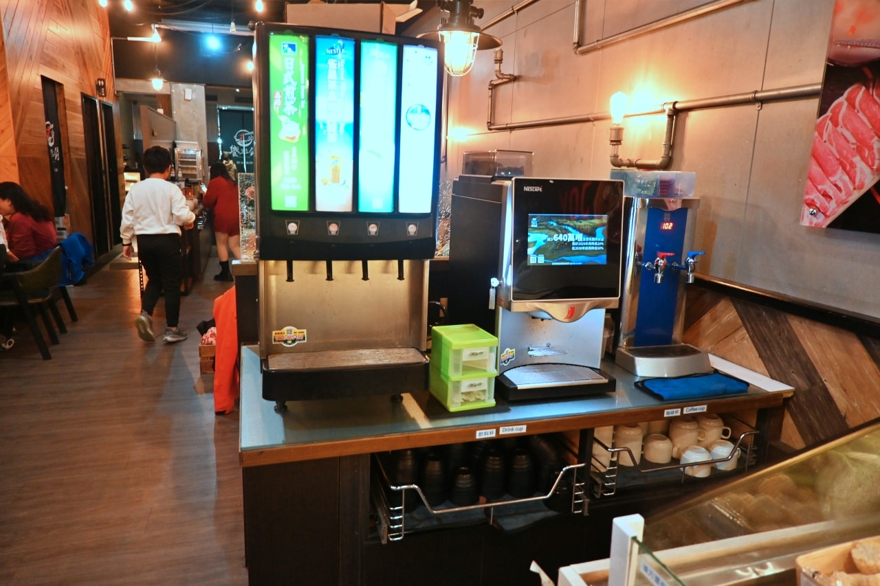 【桃園火鍋｜饗點鍋-莊敬店】海味精華與 20 盎司肉山的極致對話！嚴選海鮮盤，現切熟成肉與澎湃自助吧吃到飽