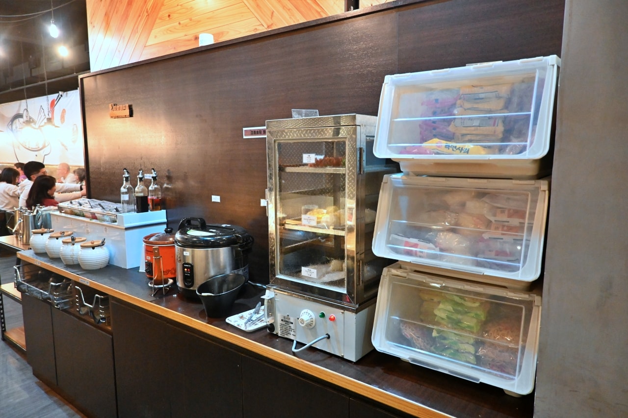 【桃園火鍋｜饗點鍋-莊敬店】海味精華與 20 盎司肉山的極致對話！嚴選海鮮盤，現切熟成肉與澎湃自助吧吃到飽