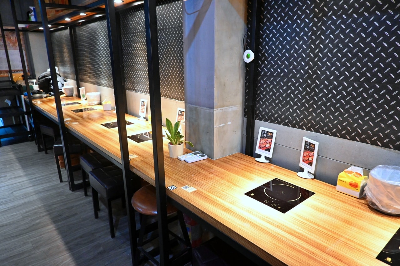 【桃園火鍋｜饗點鍋-莊敬店】海味精華與 20 盎司肉山的極致對話！嚴選海鮮盤，現切熟成肉與澎湃自助吧吃到飽