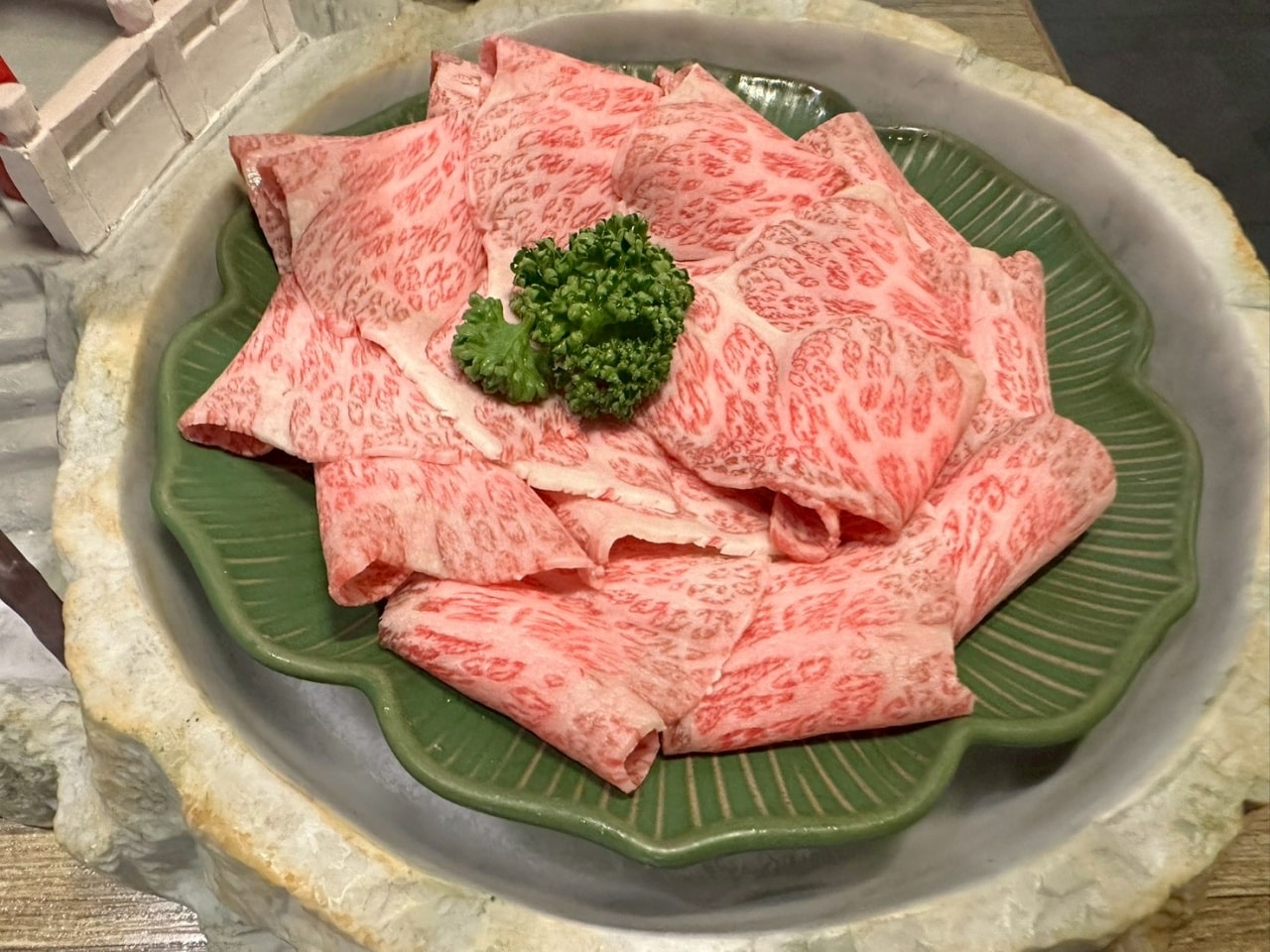 【台北市信義區|手工殿】和牛竟然在涼亭裡?精緻擺盤與紮實食材,手工火鍋愛好者的口袋名單 - 第7張圖 【台北市信義區|手工殿】和牛竟然在涼亭裡?精緻擺盤與紮實食材,手工火鍋愛好者的口袋名單