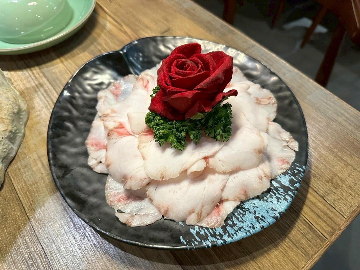 【台北市信義區|手工殿】和牛竟然在涼亭裡?精緻擺盤與紮實食材,手工火鍋愛好者的口袋名單 - 第8張圖 【台北市信義區|手工殿】和牛竟然在涼亭裡?精緻擺盤與紮實食材,手工火鍋愛好者的口袋名單