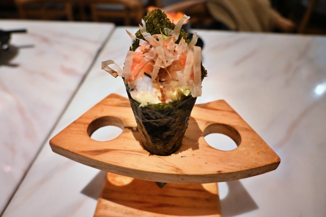 【 新竹市東區：名古屋料亭居酒屋】魚卵多到看不見蛋！凌晨三點也能吃到新鮮刺身與 14 道職人講究餐點