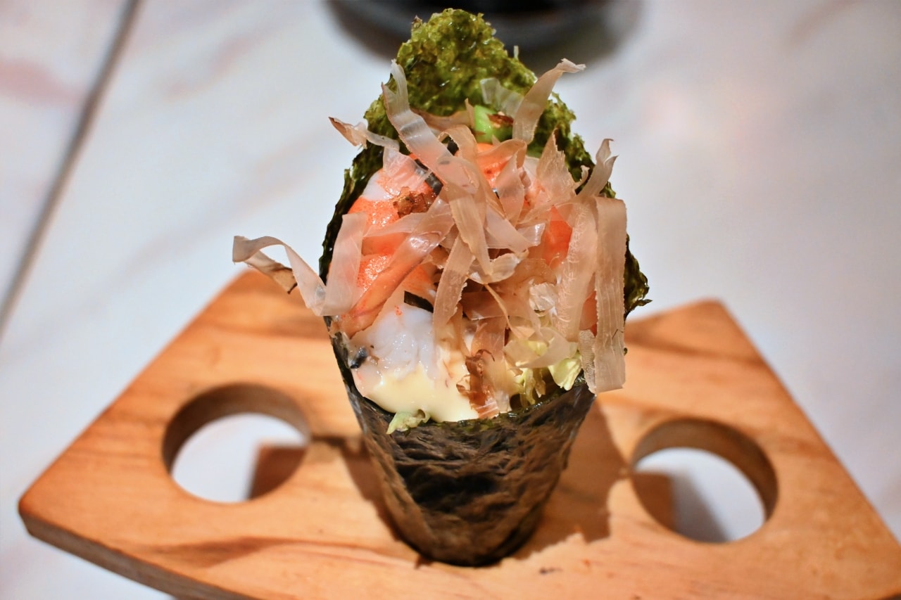 【 新竹市東區：名古屋料亭居酒屋】魚卵多到看不見蛋！凌晨三點也能吃到新鮮刺身與 14 道職人講究餐點