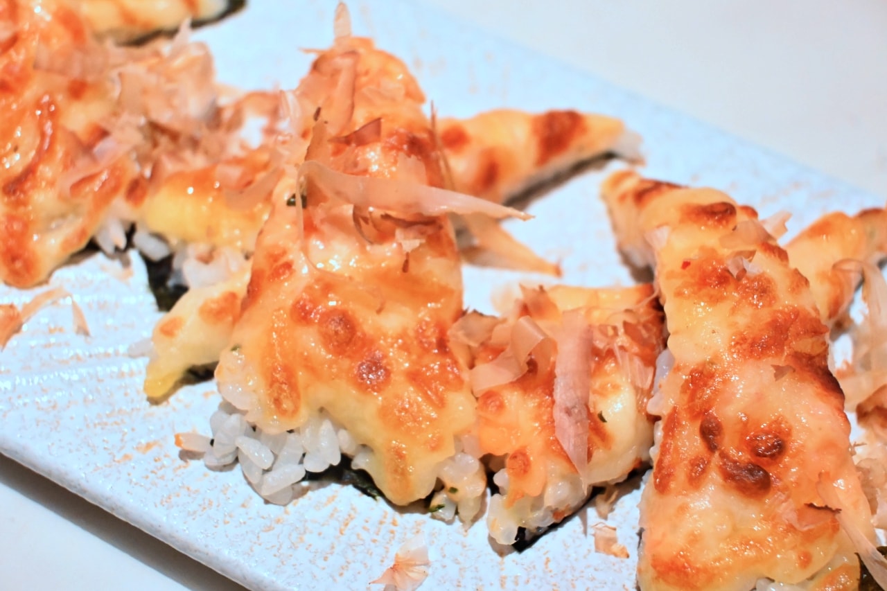 【 新竹市東區：名古屋料亭居酒屋】魚卵多到看不見蛋！凌晨三點也能吃到新鮮刺身與 14 道職人講究餐點