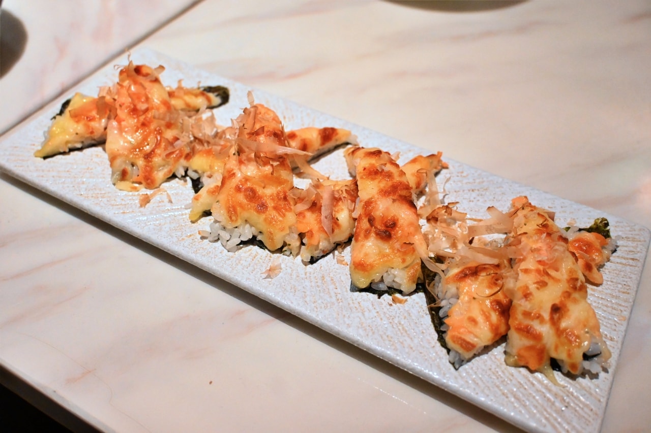 【 新竹市東區：名古屋料亭居酒屋】魚卵多到看不見蛋！凌晨三點也能吃到新鮮刺身與 14 道職人講究餐點