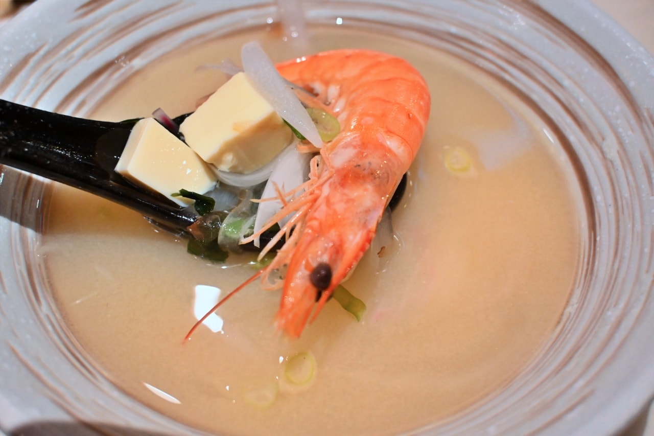 【 新竹市東區：名古屋料亭居酒屋】魚卵多到看不見蛋！凌晨三點也能吃到新鮮刺身與 14 道職人講究餐點
