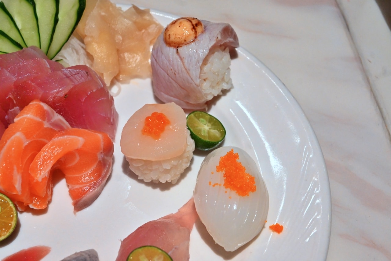 【 新竹市東區：名古屋料亭居酒屋】魚卵多到看不見蛋！凌晨三點也能吃到新鮮刺身與 14 道職人講究餐點