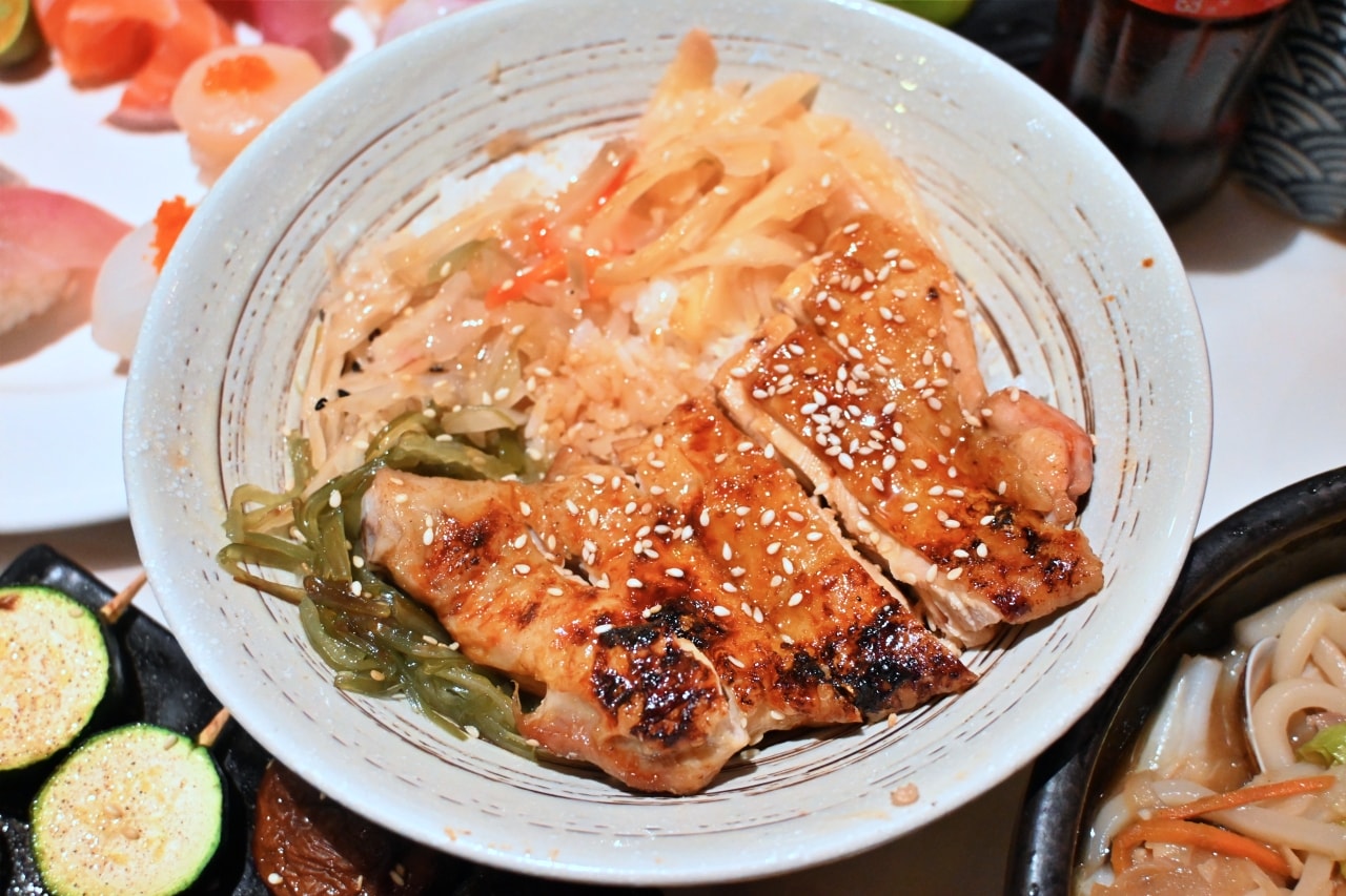 【 新竹市東區：名古屋料亭居酒屋】魚卵多到看不見蛋！凌晨三點也能吃到新鮮刺身與 14 道職人講究餐點