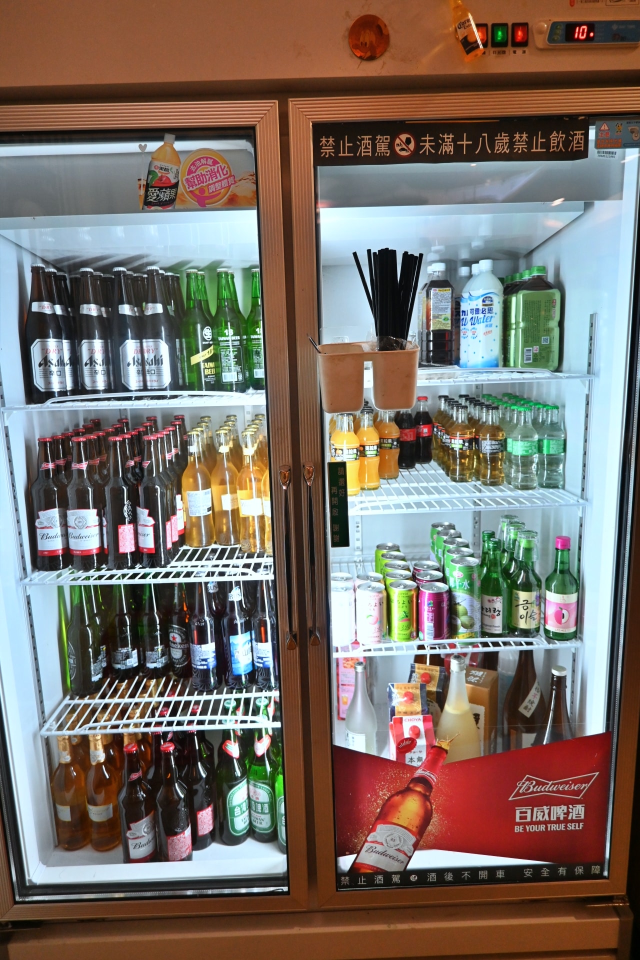 【 新竹市東區：名古屋料亭居酒屋】魚卵多到看不見蛋！凌晨三點也能吃到新鮮刺身與 14 道職人講究餐點