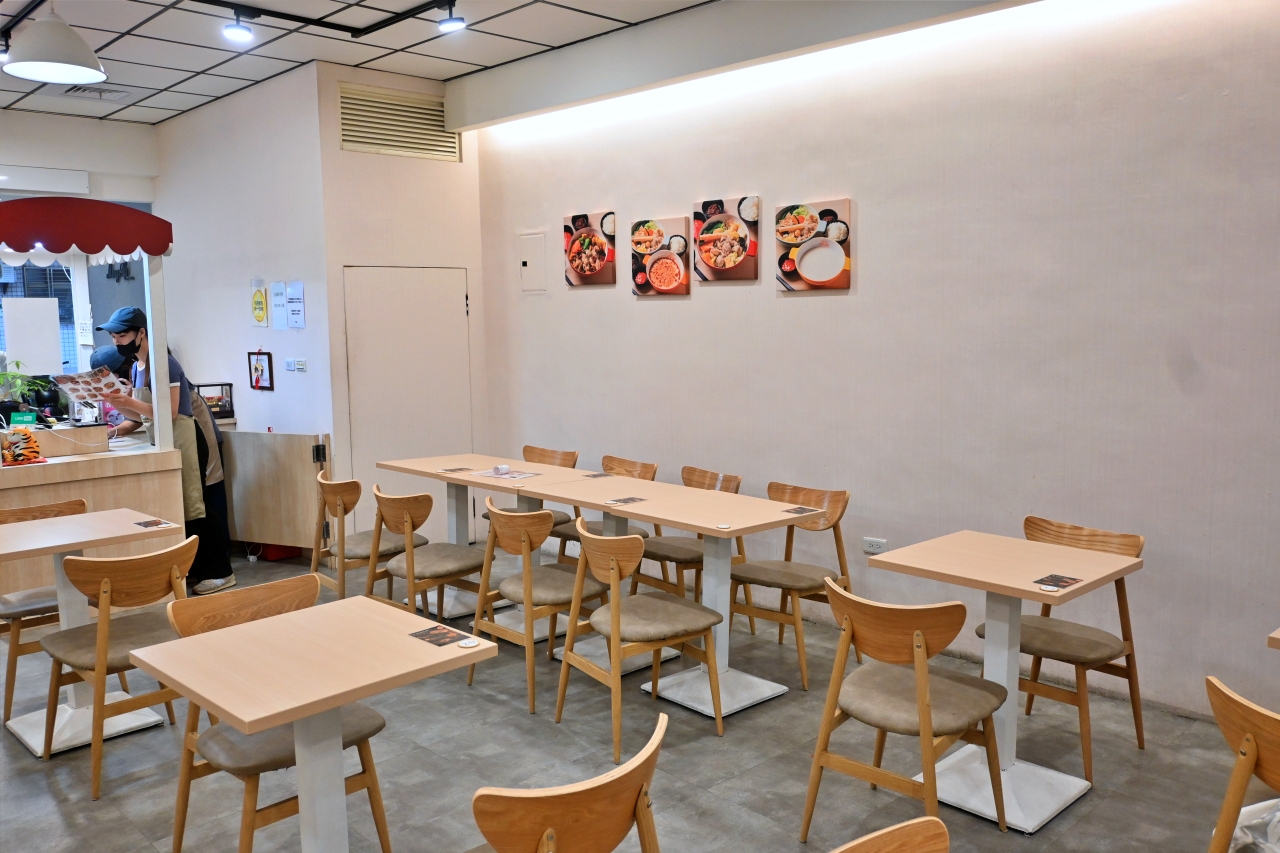 【新北三峽｜老街美食｜蒙虎白湯蛤蠣鍋】30 顆鋪滿整碗、湯一口都沒剩!