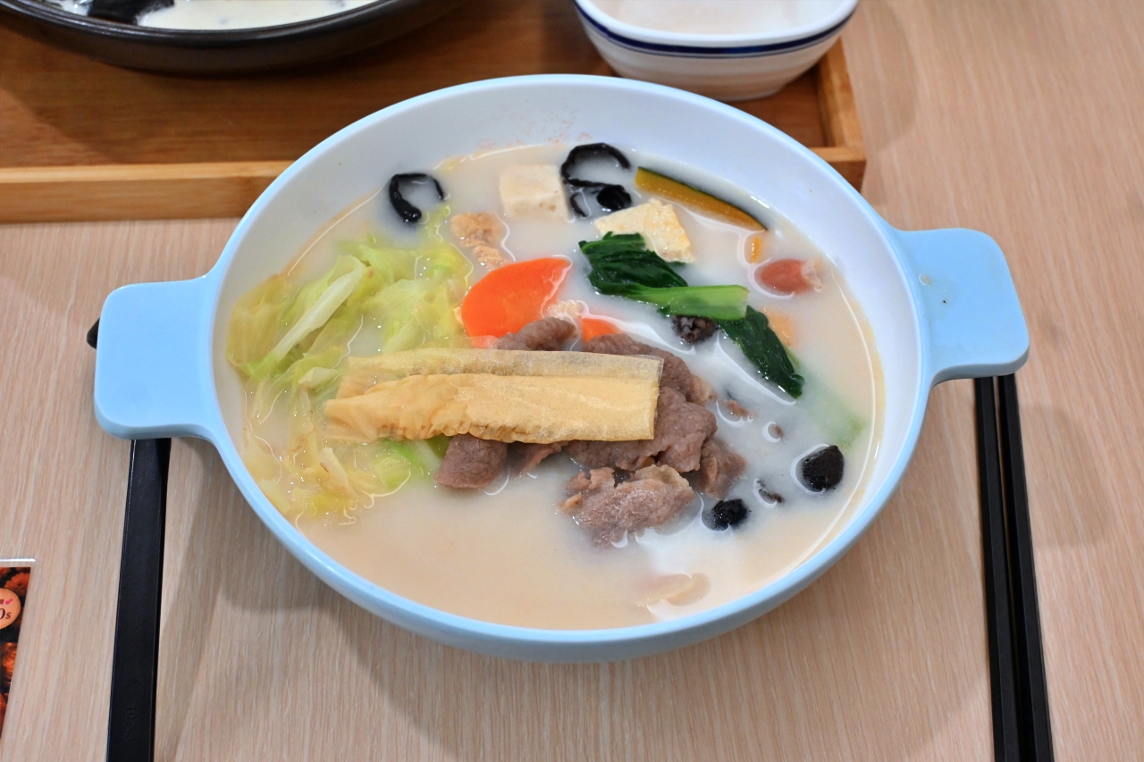 【新北三峽｜老街美食｜蒙虎白湯蛤蠣鍋】30 顆鋪滿整碗、湯一口都沒剩!