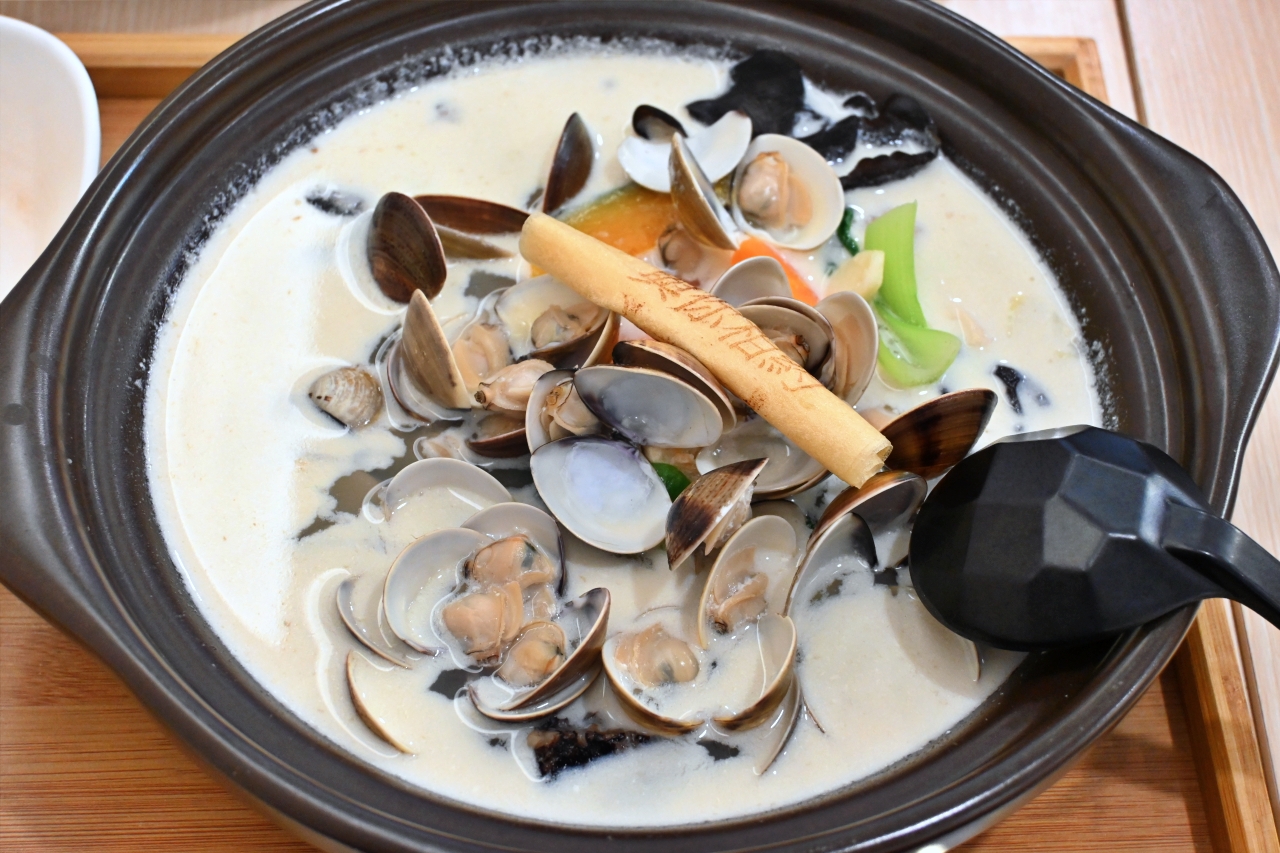 【新北三峽｜老街美食｜蒙虎白湯蛤蠣鍋】30 顆鋪滿整碗、湯一口都沒剩!